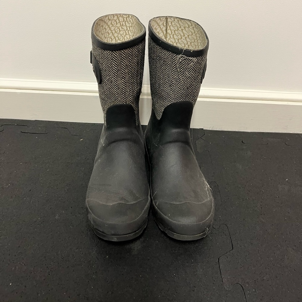 Women’s Rubber Rain/ Snow boots, size 9